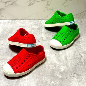 NATIVE c6 children’s unisex 6 boy shoes girl shoes green red set of 2 slip on